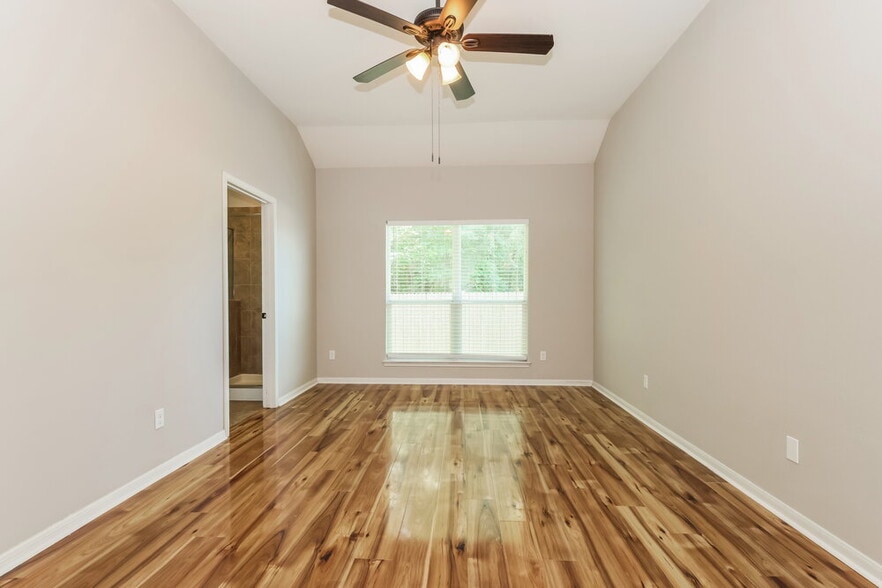 Building Photo - 18415 Sunrise Maple Dr
