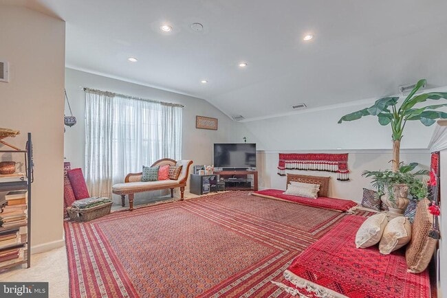 Building Photo - 321 Fountain St