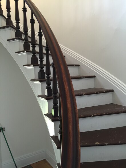 Building Photo - 722 W Kalamazoo Ave