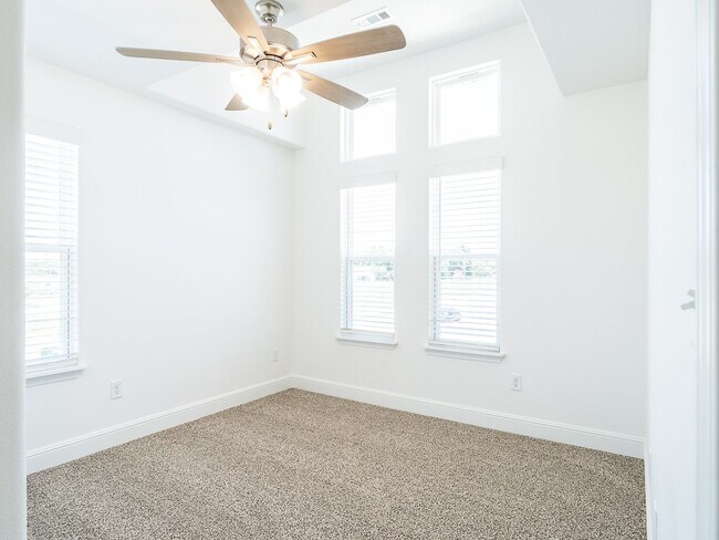 Building Photo - 2161 Wildflower Dr