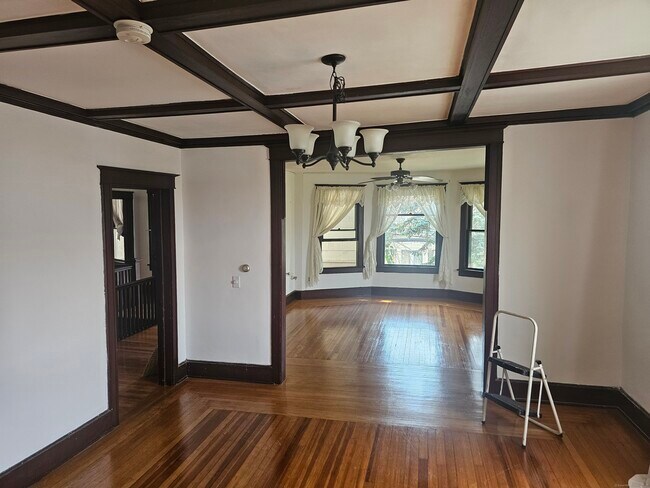 Building Photo - 32 Latham St