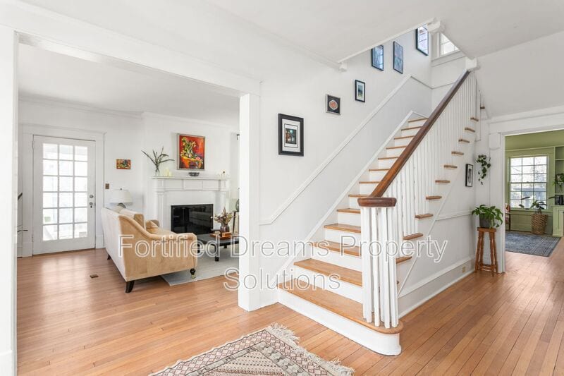 Building Photo - 915 N Eugene St