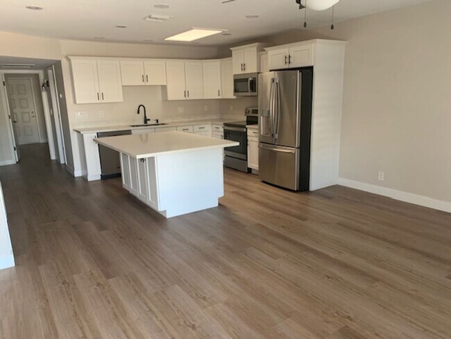 Building Photo - SUNLAND VILLAGE EASG CONDO OVER 55