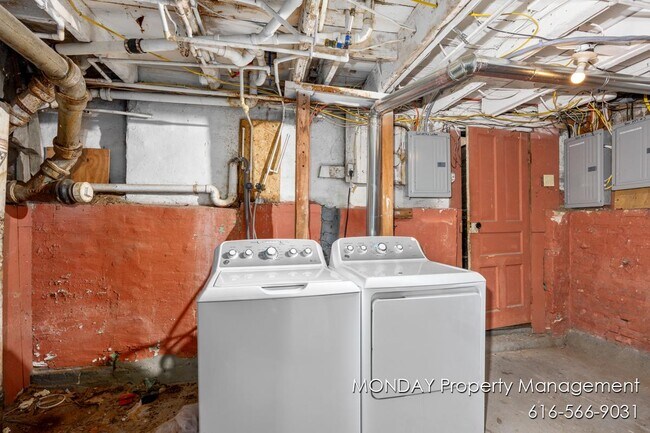 Building Photo - 263 W Muskegon Ave