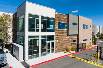 Building Photo - Wolf Run