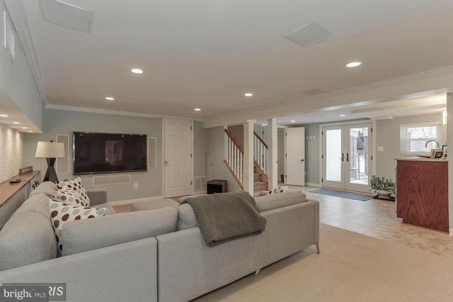 Building Photo - 1334 Mayflower Dr