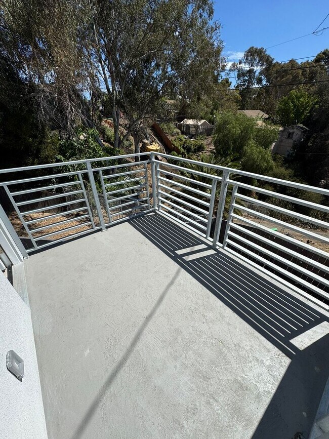 Building Photo - NEW PRICE \ BRAND NEW 2-BEDROOM