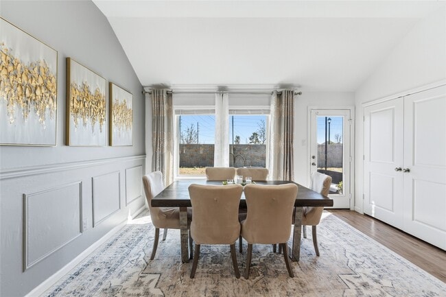 Building Photo - 30843 Boxwood Dr