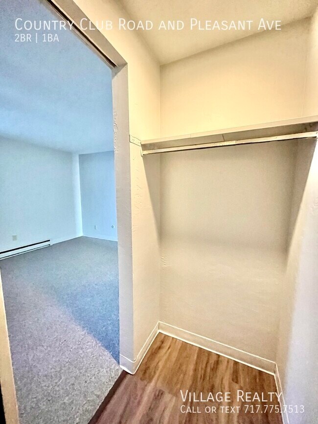 Building Photo - 615 Country Club Rd