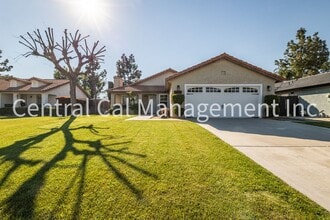 Building Photo - 4 Bedroom/2 Bath Home in Desired Riverlakes Community - $2395 per month!