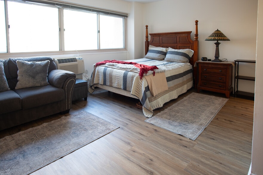 Building Photo - 2101 Chestnut St