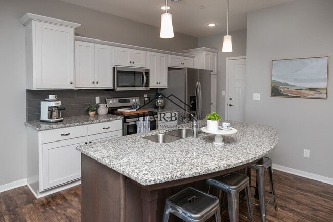 Building Photo - Contemporary 3 Bedroom Towhome in NW Rochester