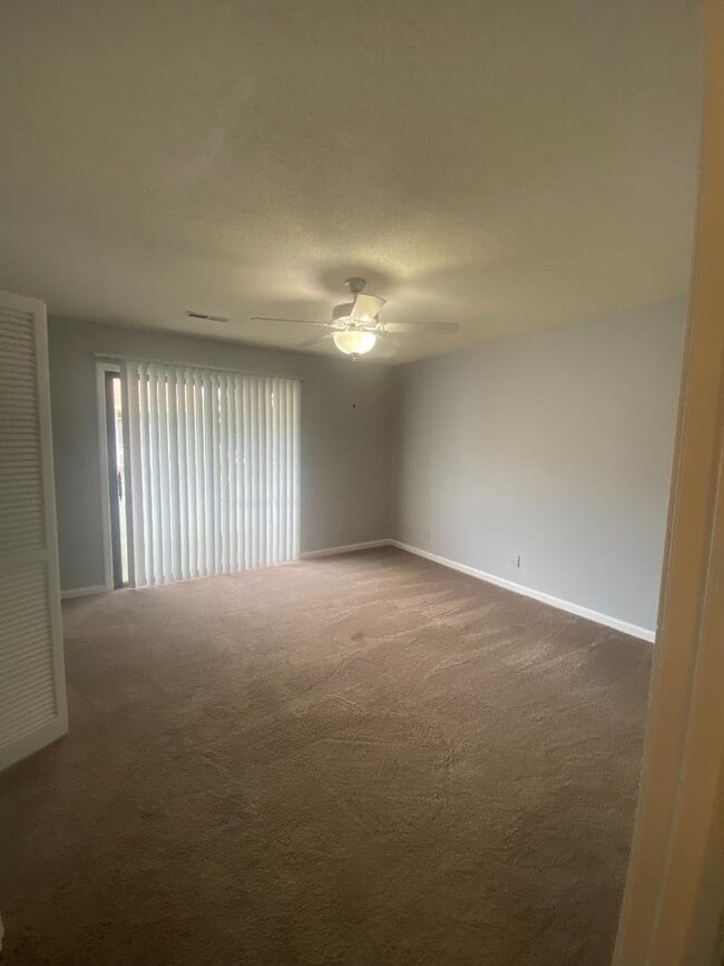 Building Photo - 409 Garden Dr