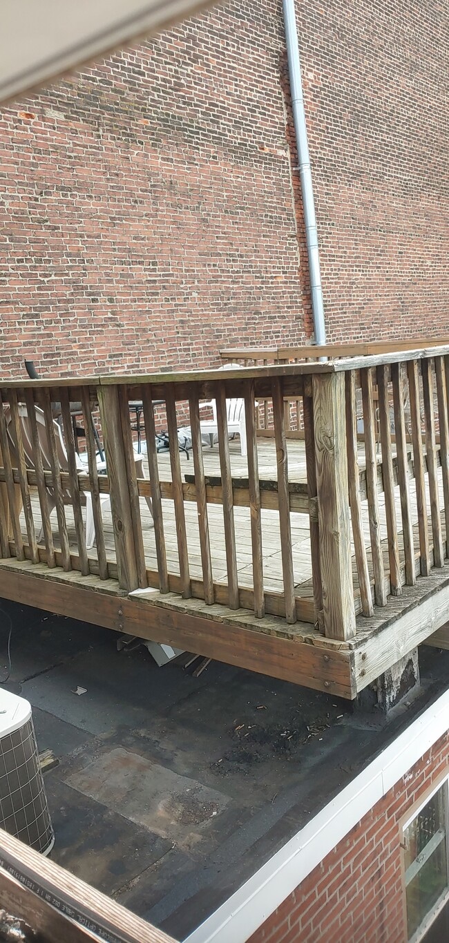 Roofdeck - 3874 Lancaster Ave