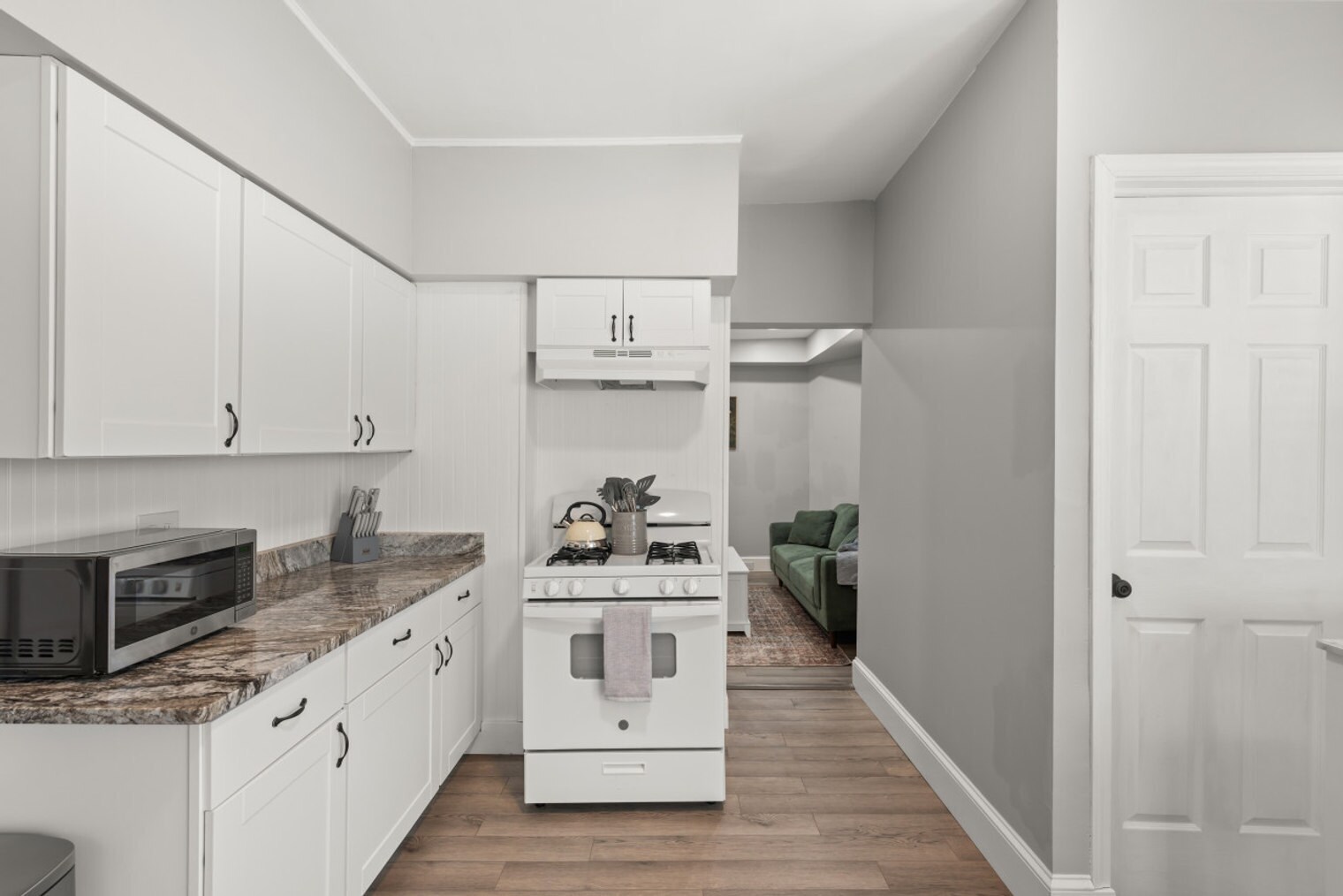 Building Photo - 1326 W 69th St