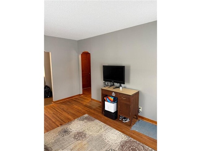 Building Photo - 320 E Main St