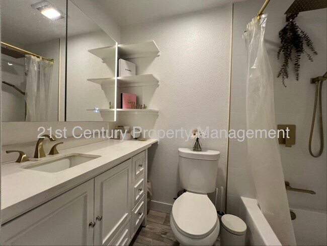 Building Photo - 15224 Ocaso Ave