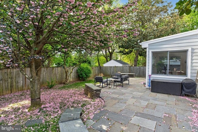 Building Photo - 2015 N Woodstock St