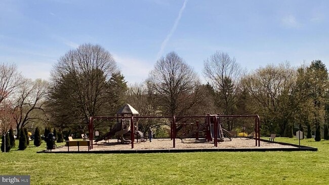 Building Photo - 204 Brecknock Terrace E