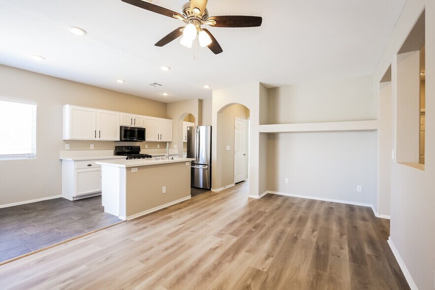 Building Photo - 1704 Mizzenmast Ave