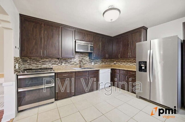 Building Photo - 2707 Martone Rd