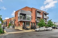Building Photo - 1122 S Highland St