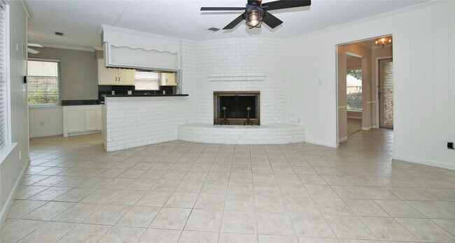 Building Photo - 2315 Eaglerock Dr