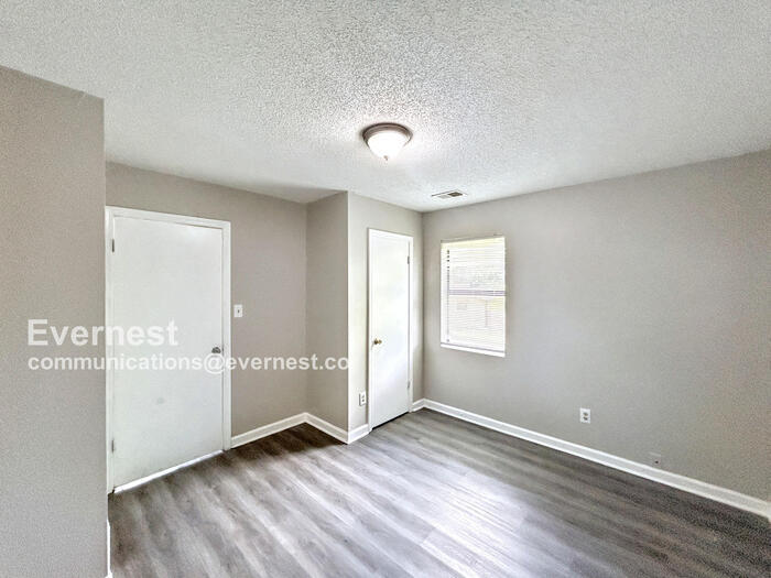 Building Photo - 2387 Rosehaven Ave