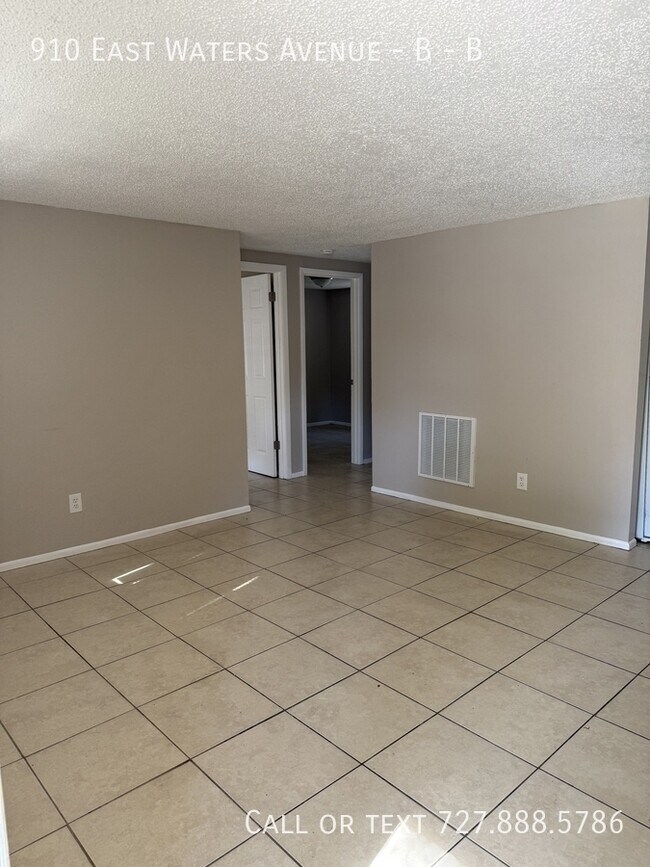 Building Photo - 910 E Waters Ave