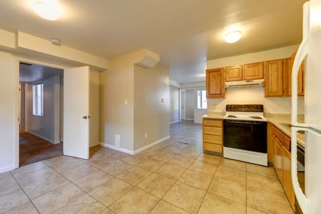 Building Photo - 1000 11th St