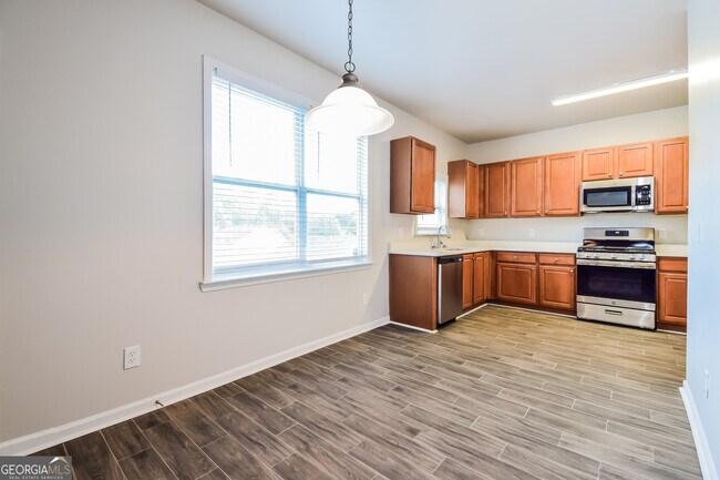 Building Photo - 8904 Crestview Cir