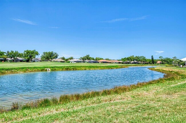 Building Photo - 549 Fallbrook Dr
