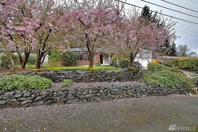 Building Photo - Peaceful U.P Neighborhood