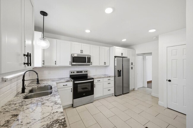 Building Photo - 417 S Huron Ave