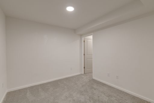 Building Photo - Queen Anne West Townhome with A/C Available Now!
