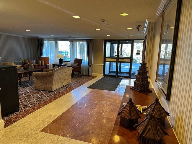 Building Photo - 1004 Paradise Rd