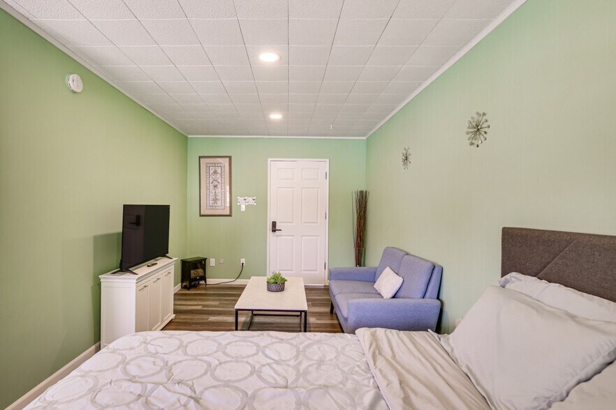 Building Photo - 2854 Rhoades Rd