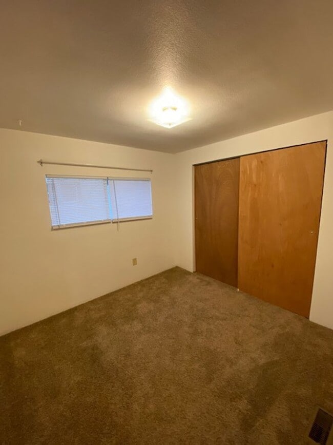 Building Photo - HOME ON HUDLOW (P#335)