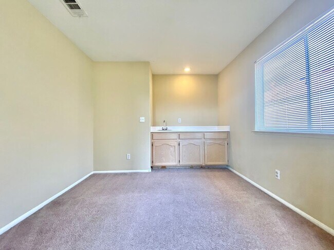 Building Photo - 8009 Dover Shores Ave
