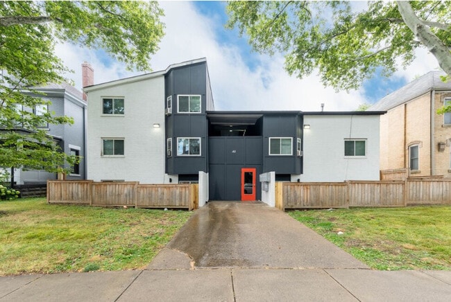 Building Photo - Beautifully Updated East Side Flats!