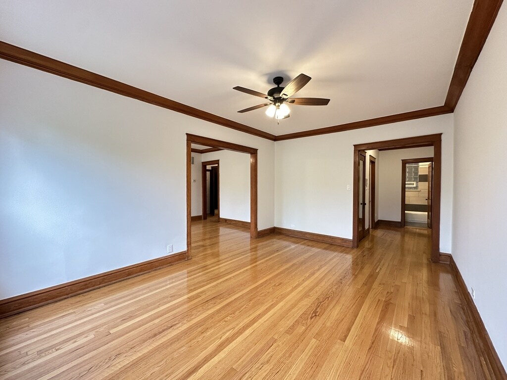 Building Photo - 2121 W Irving Park Rd