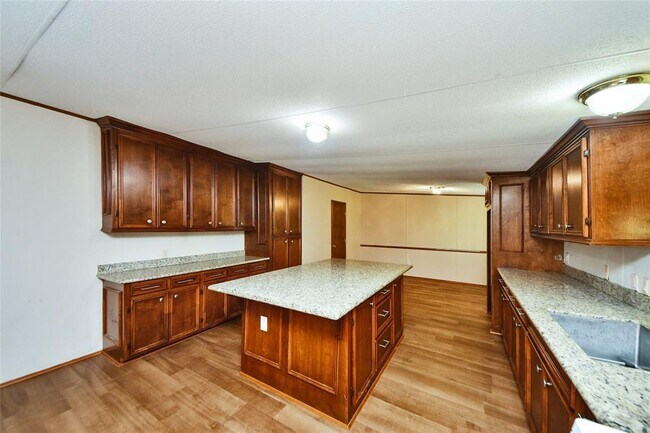 Building Photo - 18915 Sawmill Dr