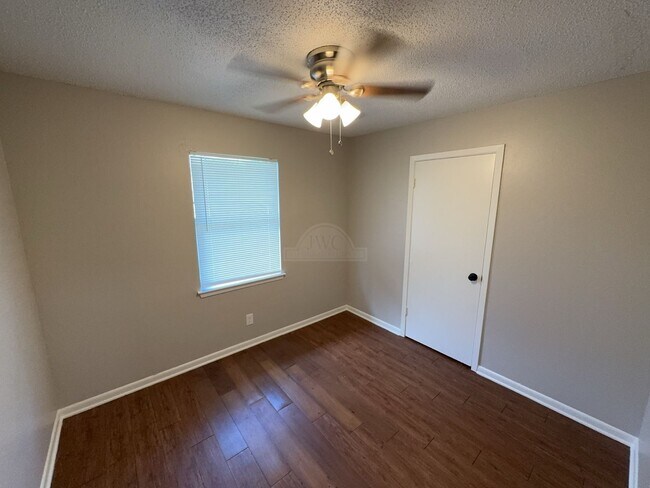 Building Photo - 1205 Kathey Dr