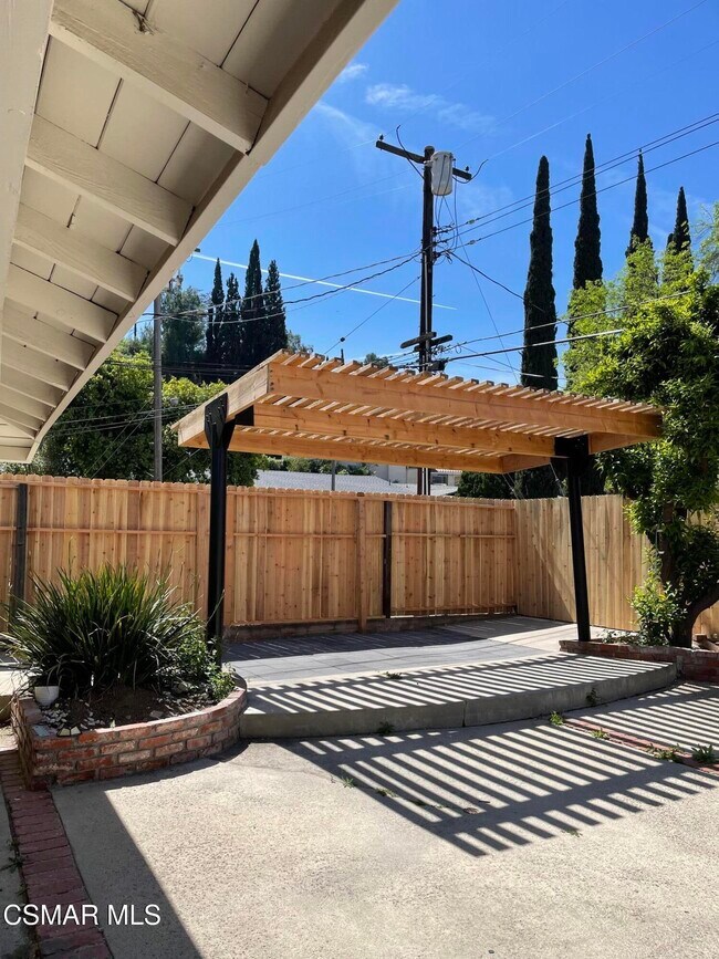 Building Photo - 5901 Hanna Ave