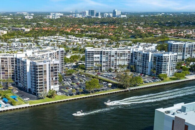 Building Photo - 3535 S Ocean Dr