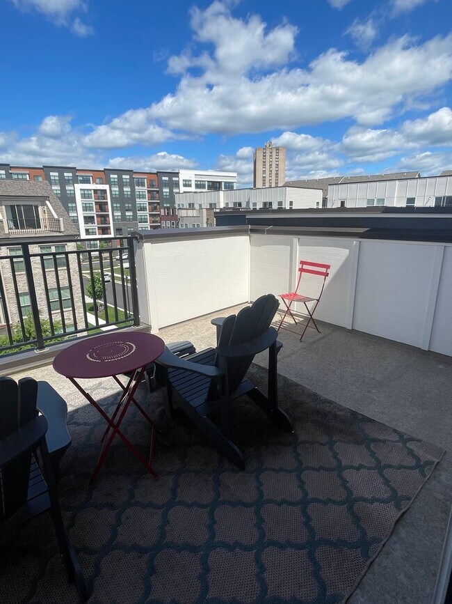 Building Photo - FOUR LEVEL TOWNHOUSE IN DOWNTOWN CROWN, 2 ...