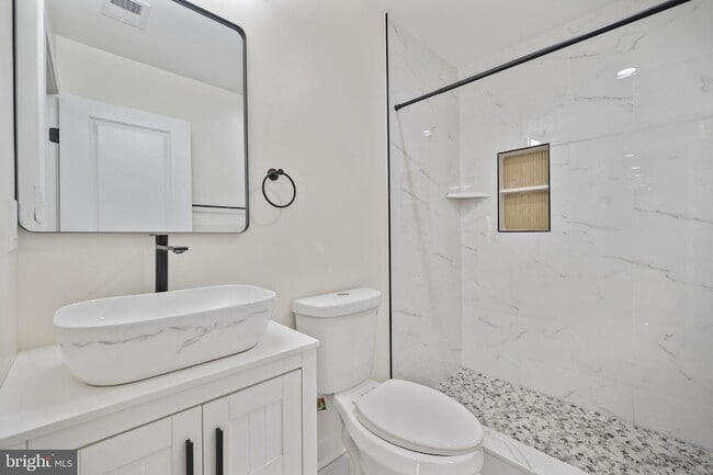 Building Photo - 555 S Marlyn Ave