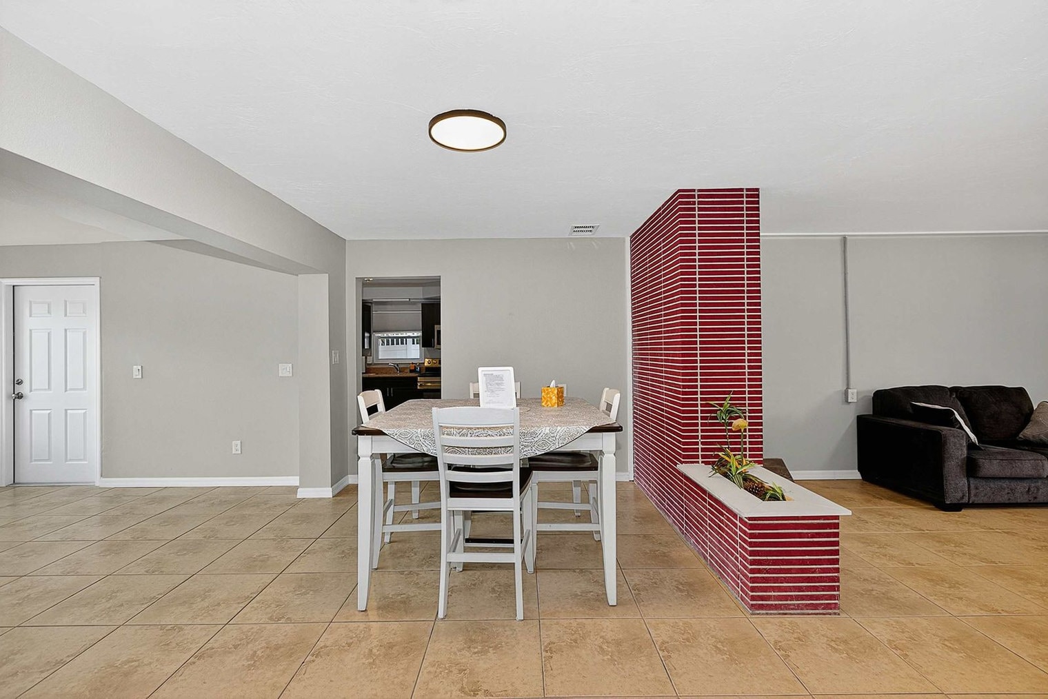 Building Photo - 324 Avenida Madera