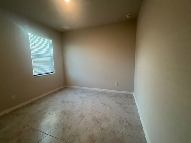 Building Photo - For Rent: Beautiful 4-Bedroom, 2-Bathroom ...