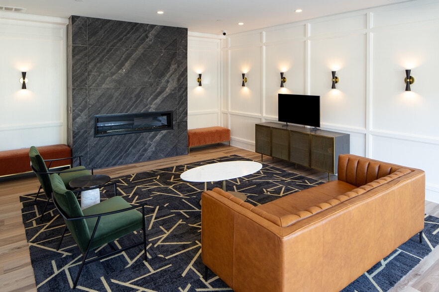 Building Photo - The Flats on Howard